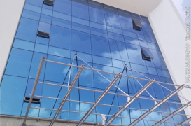  dịch vụ vệ sinh kính cao tầng 