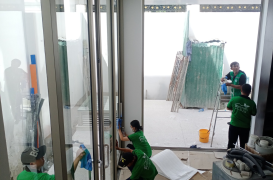 Vệ sinh kính tòa nhà