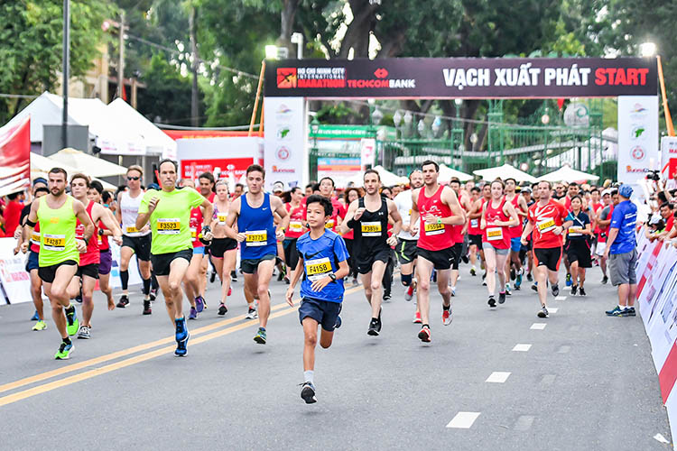 Vệ sinh sự kiện marathon TP.HCM - VSCN Phương Nam