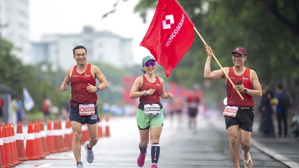 Vệ sinh sự kiện marathon TP.HCM - VSCN Phương Nam