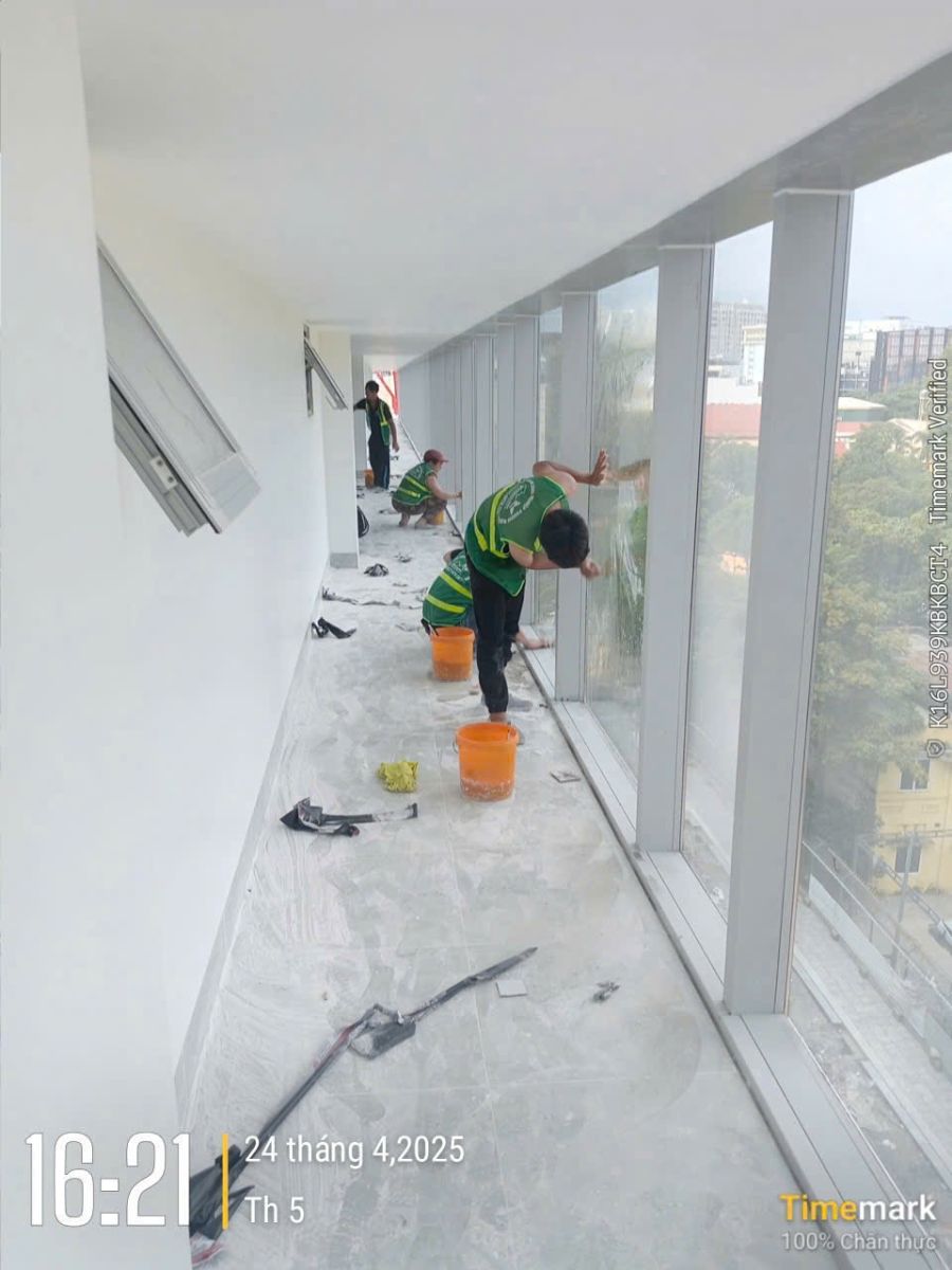 Vệ Sinh Công Nghiệp PHƯƠNG NAM làm sạch sàn nhà xưởng văn phòng TPHCM